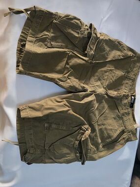 Durable Minga cargo shorts in olive Color Size 28